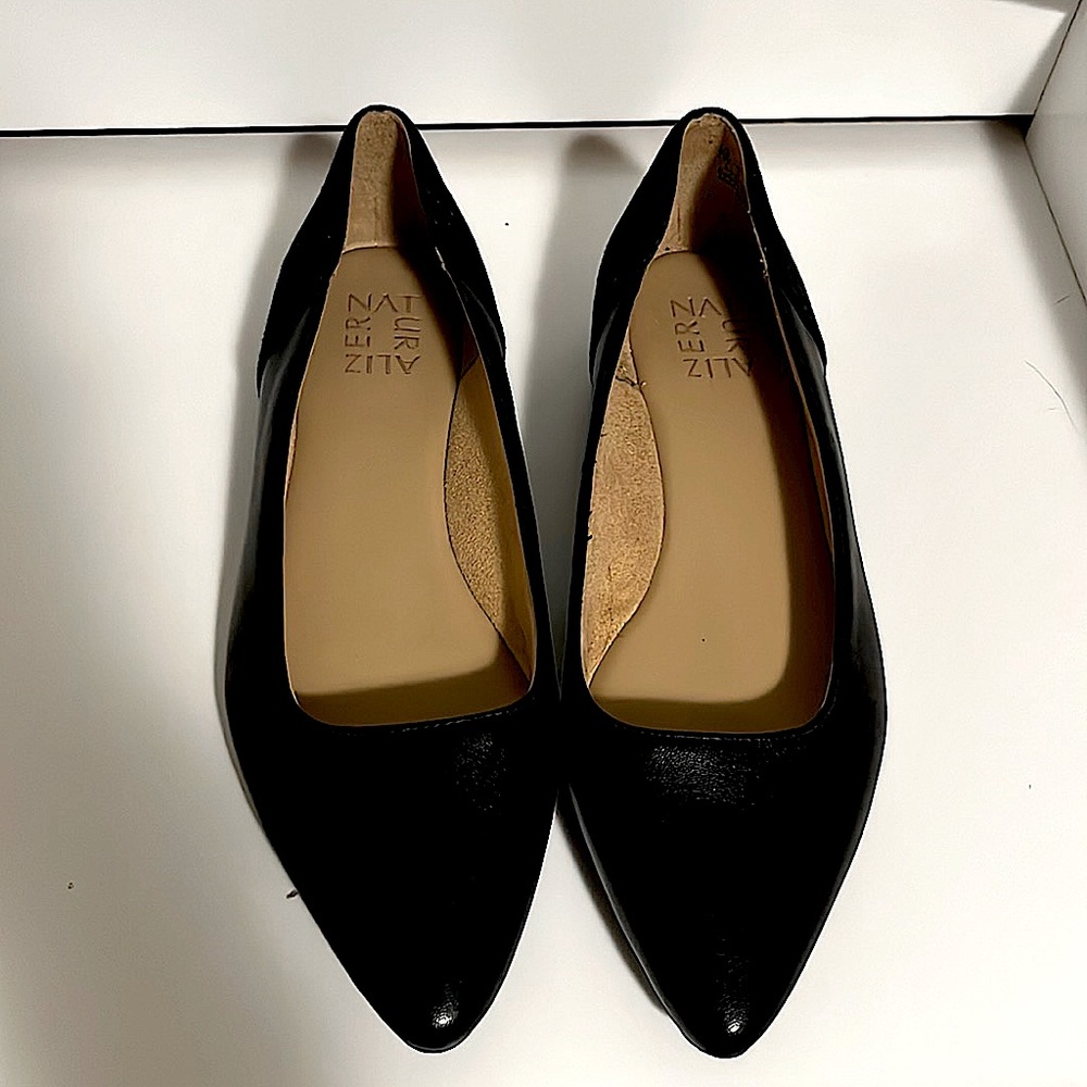 Naturalizer Pointed Flats NWOT 7W